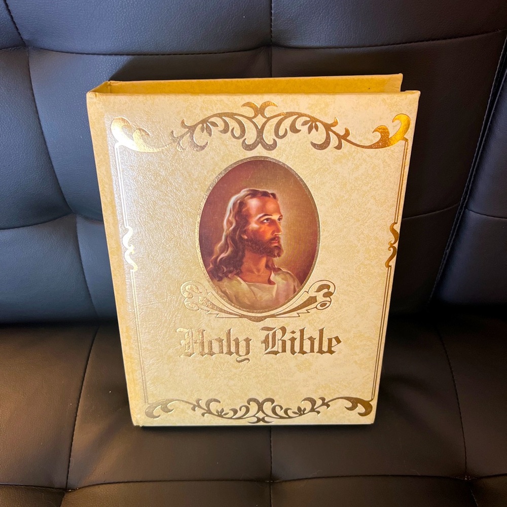 Holy Bible Family Keepsake Edition King James Royal PICTORIAL BOOK 1971